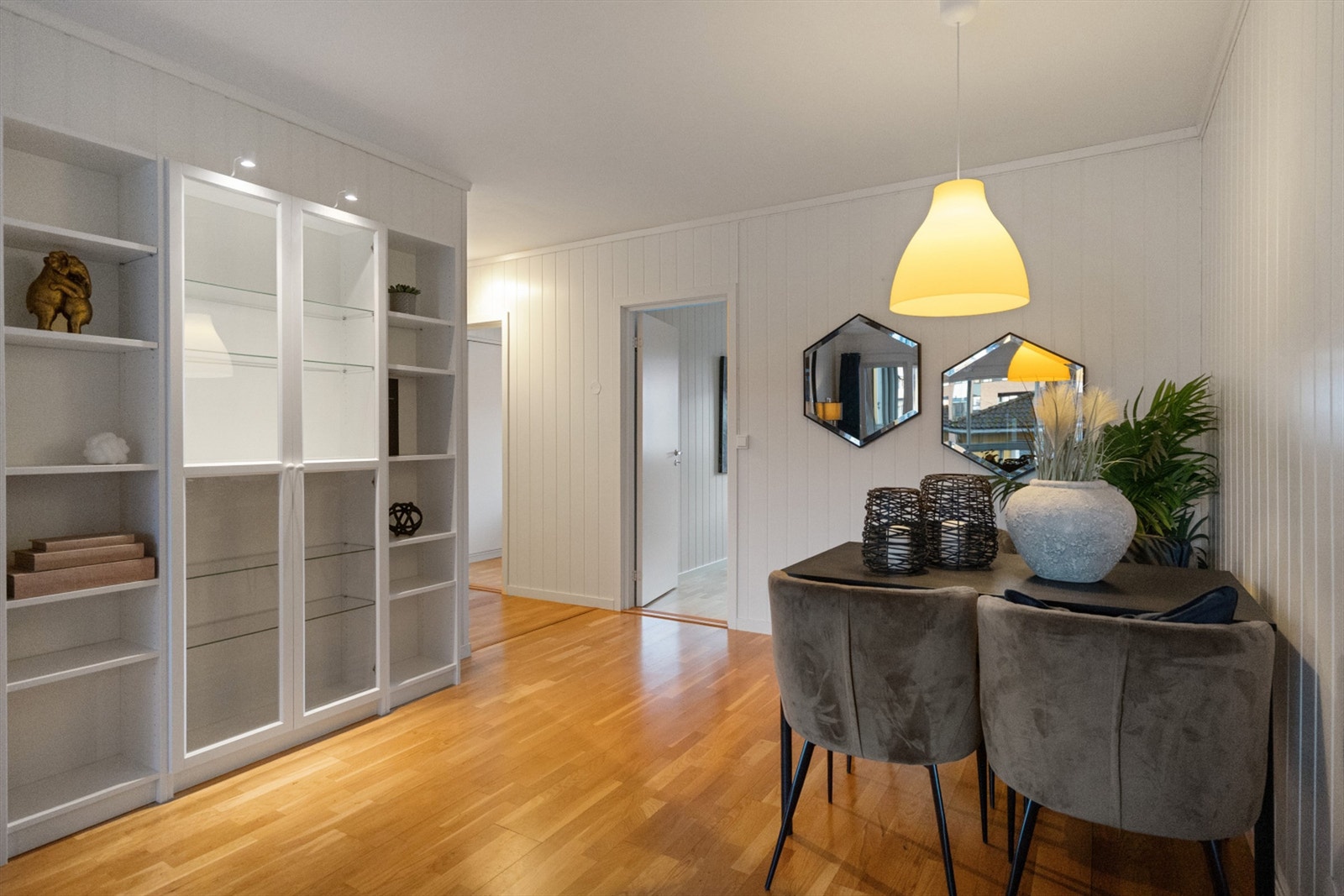 God plass til spisebord i stuen Galleribilde