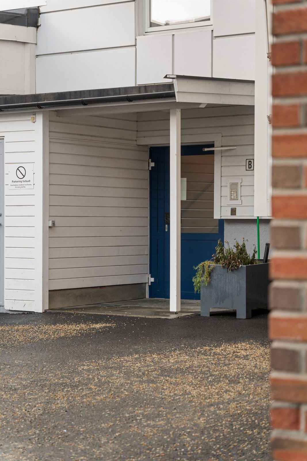 Leiligheten disponerer to boder i kjelleren på til sammen 6 m², som gir rikelig med lagringsplass. Galleribilde