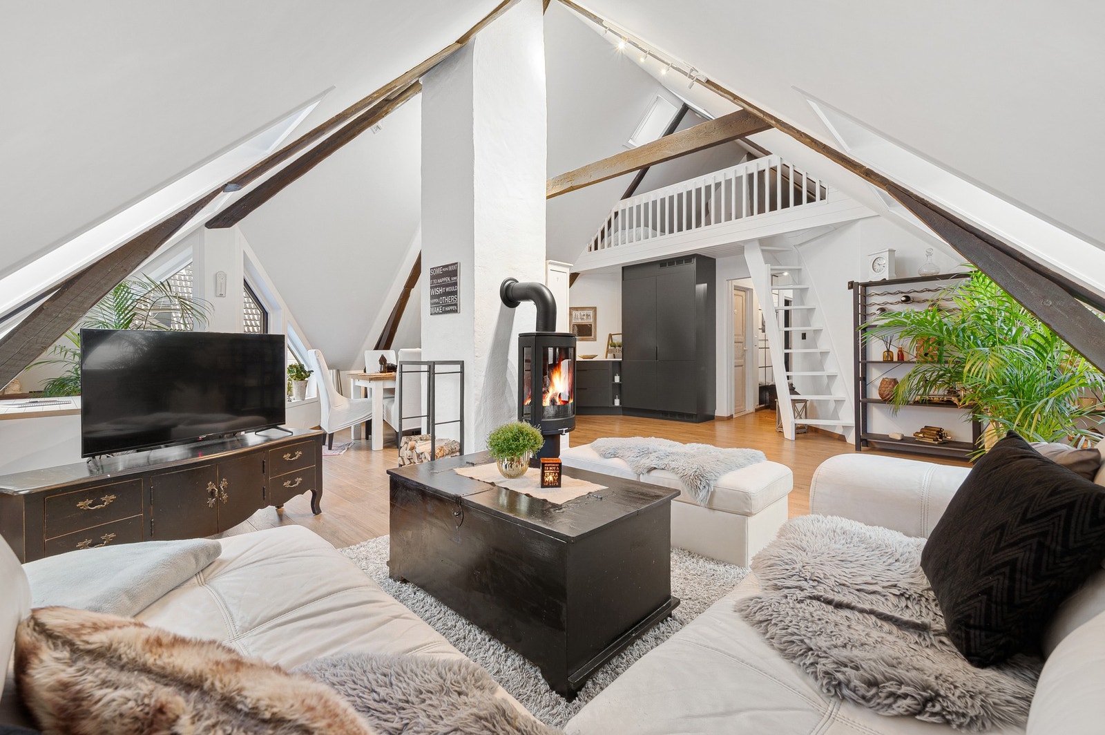 EiendomsMegler1 ved Markus Tangvik har gleden av å presentere en 3-roms i Båhus gate 4 på Øvre Møllenberg/Rosenborg.
Foto: Krokstad&Nervik, (Jens Martin Nervik) Galleribilde