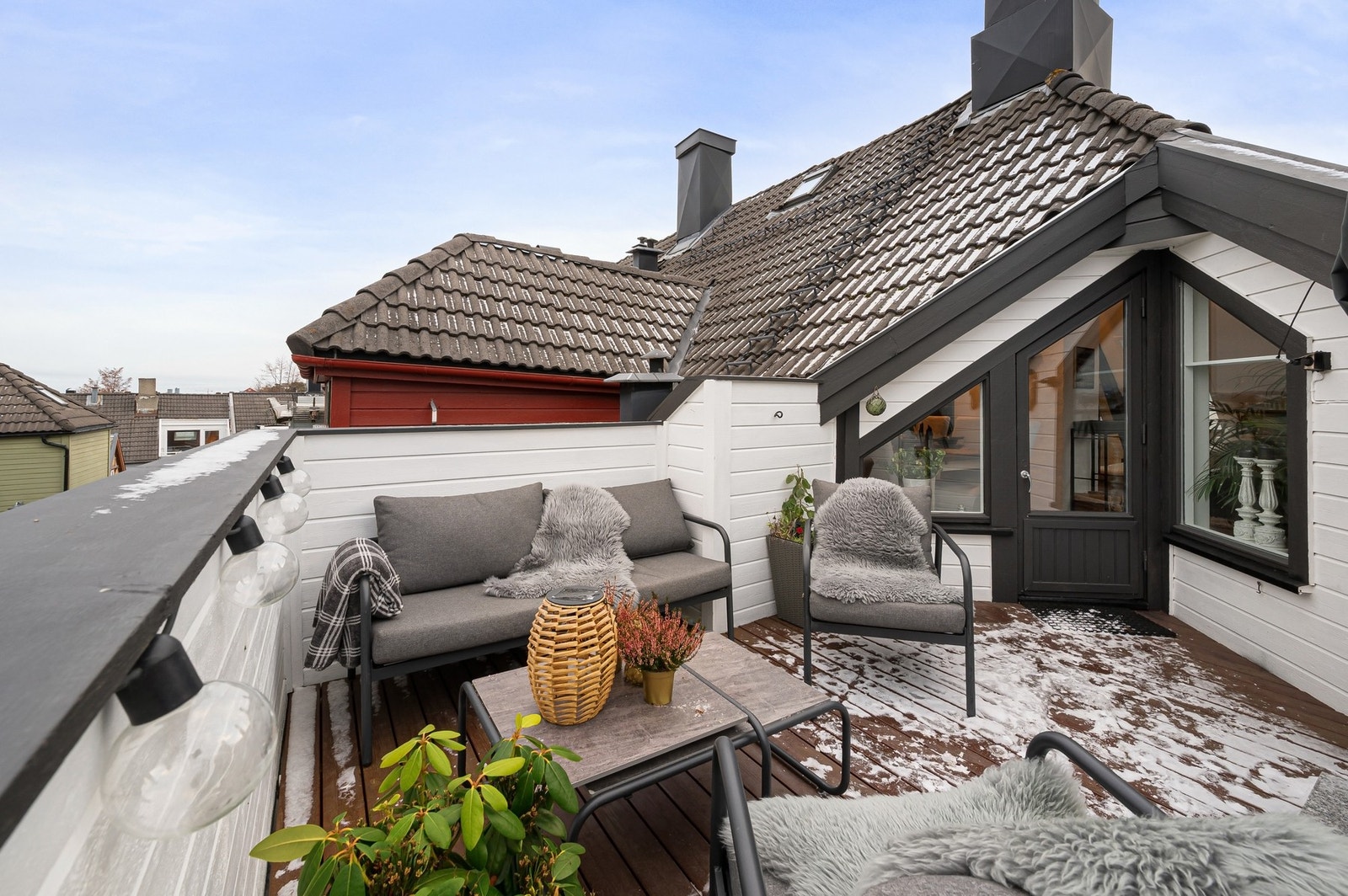 Toppleiligheten byr på en koselig balkong med fine solforhold. Galleribilde