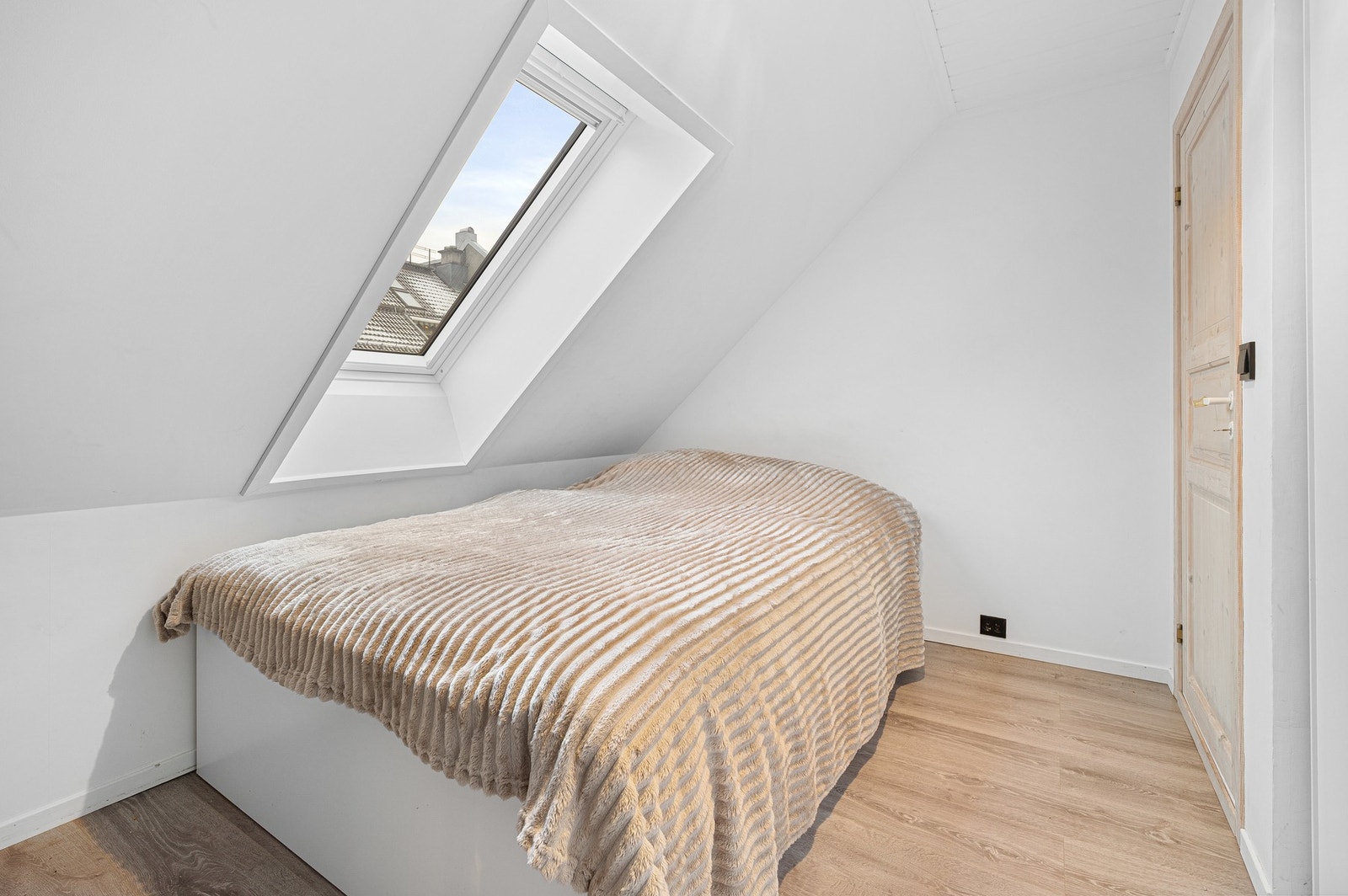 Lyst soverom på 7,8 kvm. Galleribilde