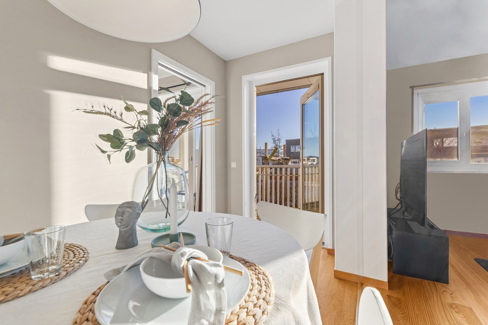 Spisegruppen tar plass i egen sone og inviterer til sosiale og hyggelige måltider med kjent og kjære. Galleribilde