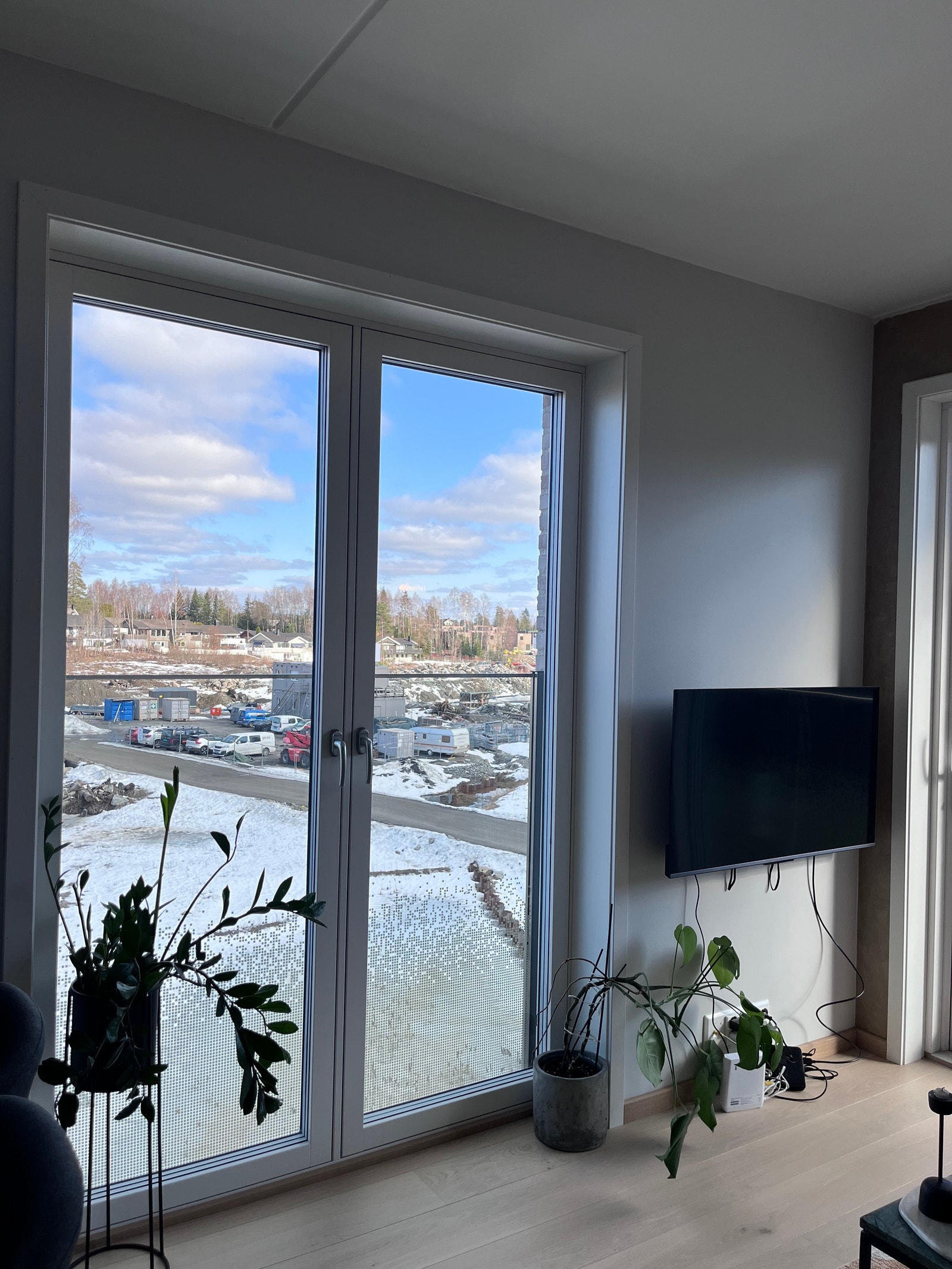 Lys og fin stue med utsikt. Galleribilde