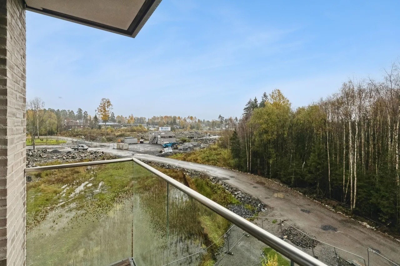 Utsikt fra balkong - området er nå ferdig, så det er litt hyggeligere. Galleribilde