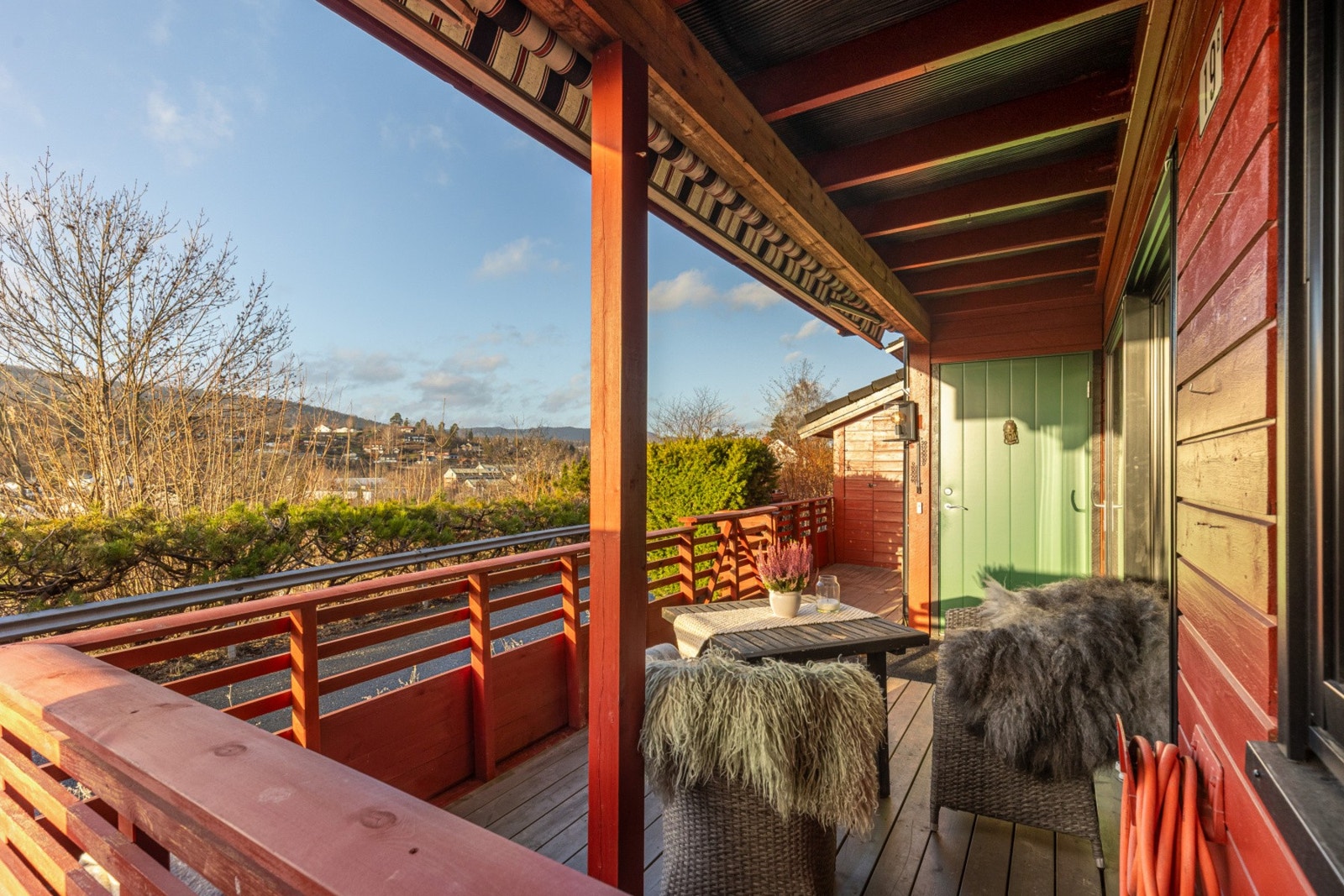 Vinduer, balkongdør og ytterdør ble byttet i regi av sameiet i 2024 Galleribilde