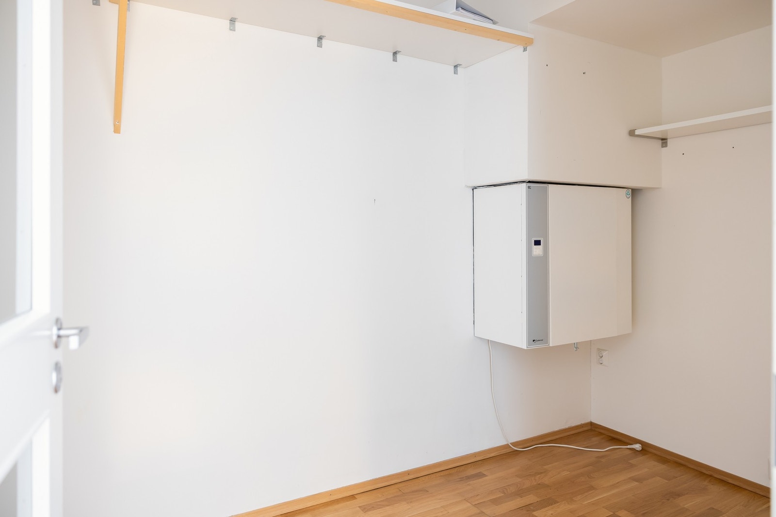 Stort teknisk (bod) rom i boligen, muligheter for god oppbevaring. Balansert ventilasjon. Galleribilde