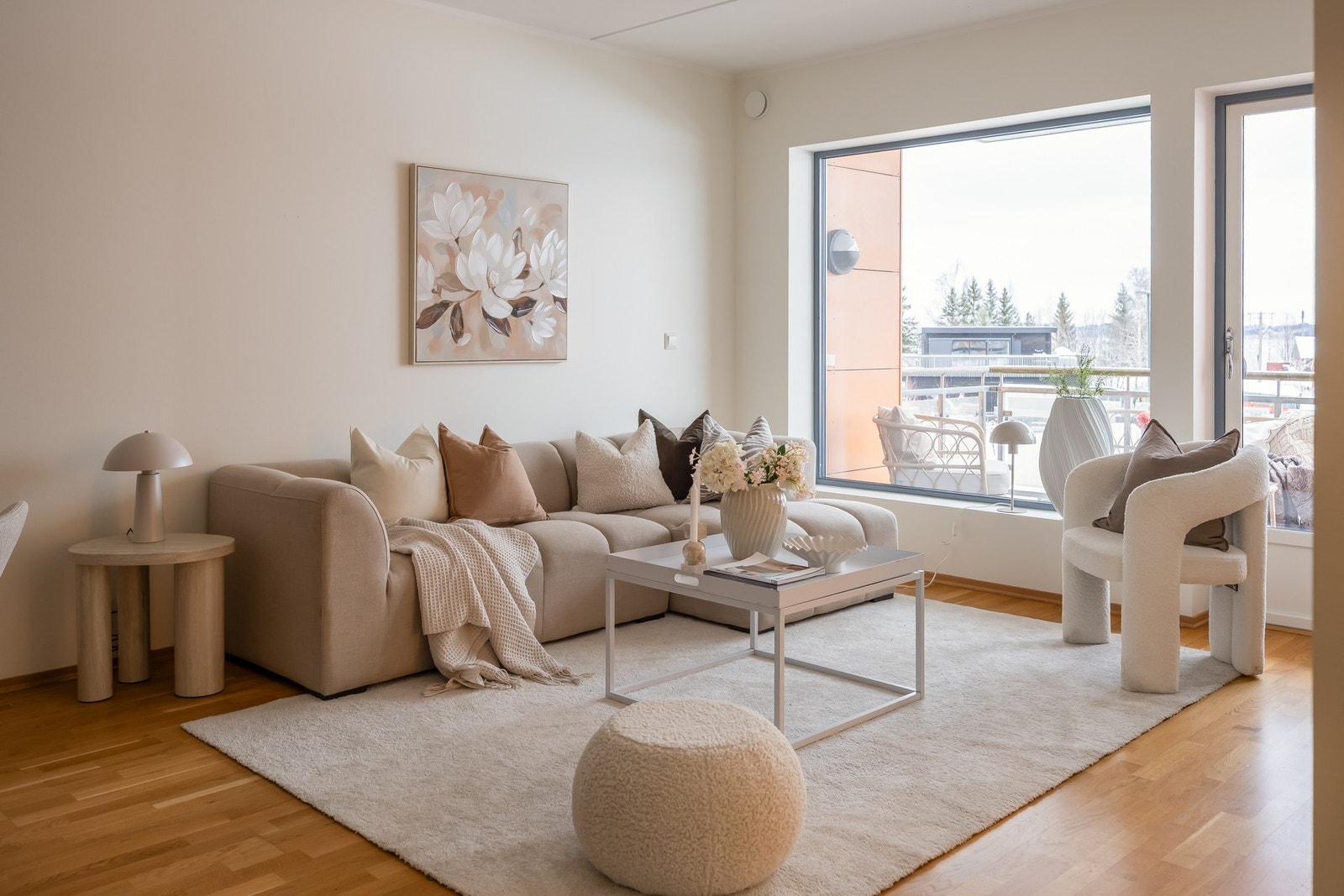 Velkommen til en meget flott, romslig 3-roms selveier med med utsikt mot Trondheimsfjorden. Galleribilde