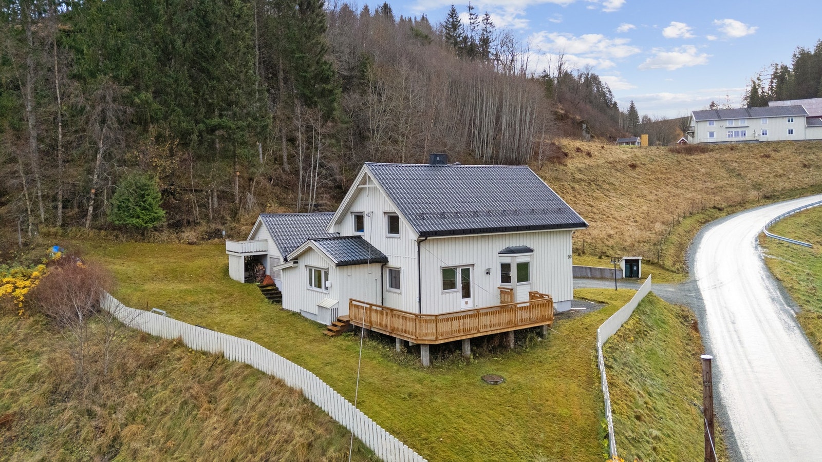 Her presenteres en flott og vedlikeholdt familiebolig, med god beliggenhet på Lundamo. Galleribilde