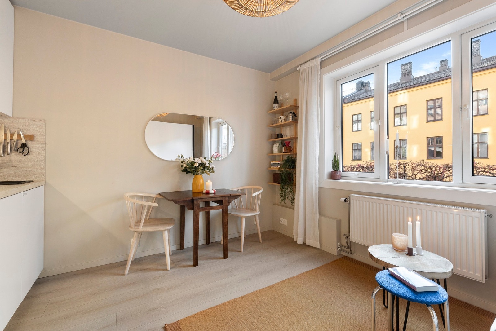 Lys og pen 1-roms mot bakgård - Kjøkken og gulv fra 2022 - V.v og fyring inkludert - Sentral med attraktiv beliggenhet Galleribilde