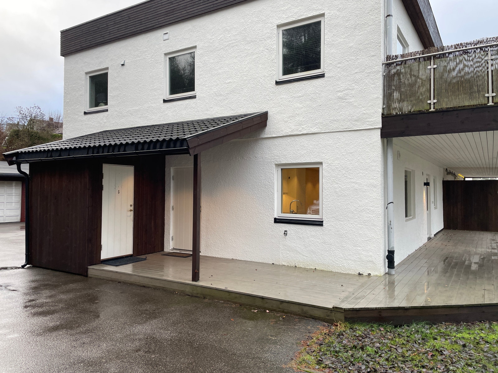 Egen inngang med utvendig bod. Galleribilde