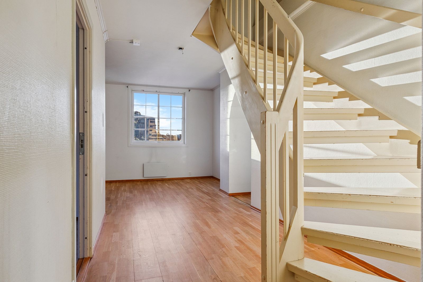 Stor 4-roms ledig omgående, god plass og separat kjøkken og stue! Galleribilde