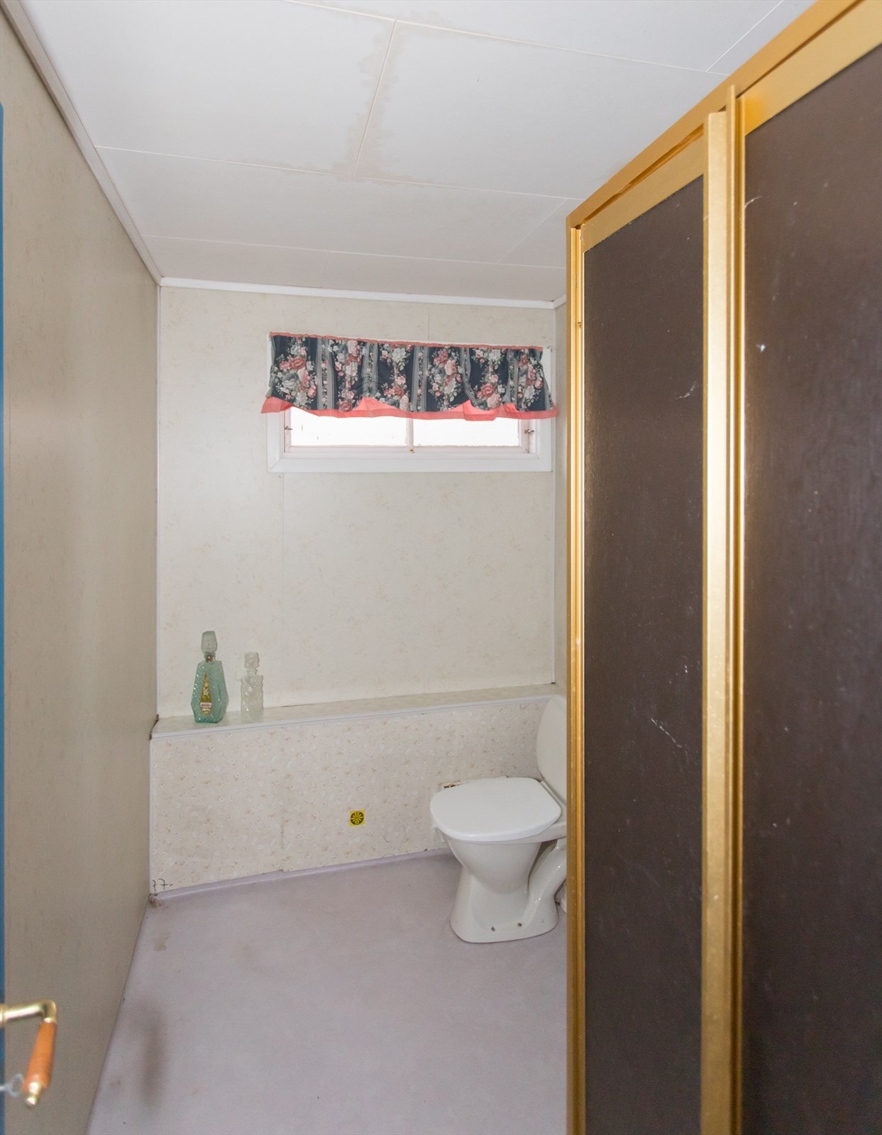 Toalettrom - ikke tilknyttet vann pr. nå Galleribilde