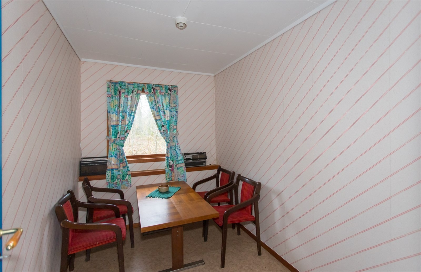 Rom brukt som soverom/kontor Galleribilde