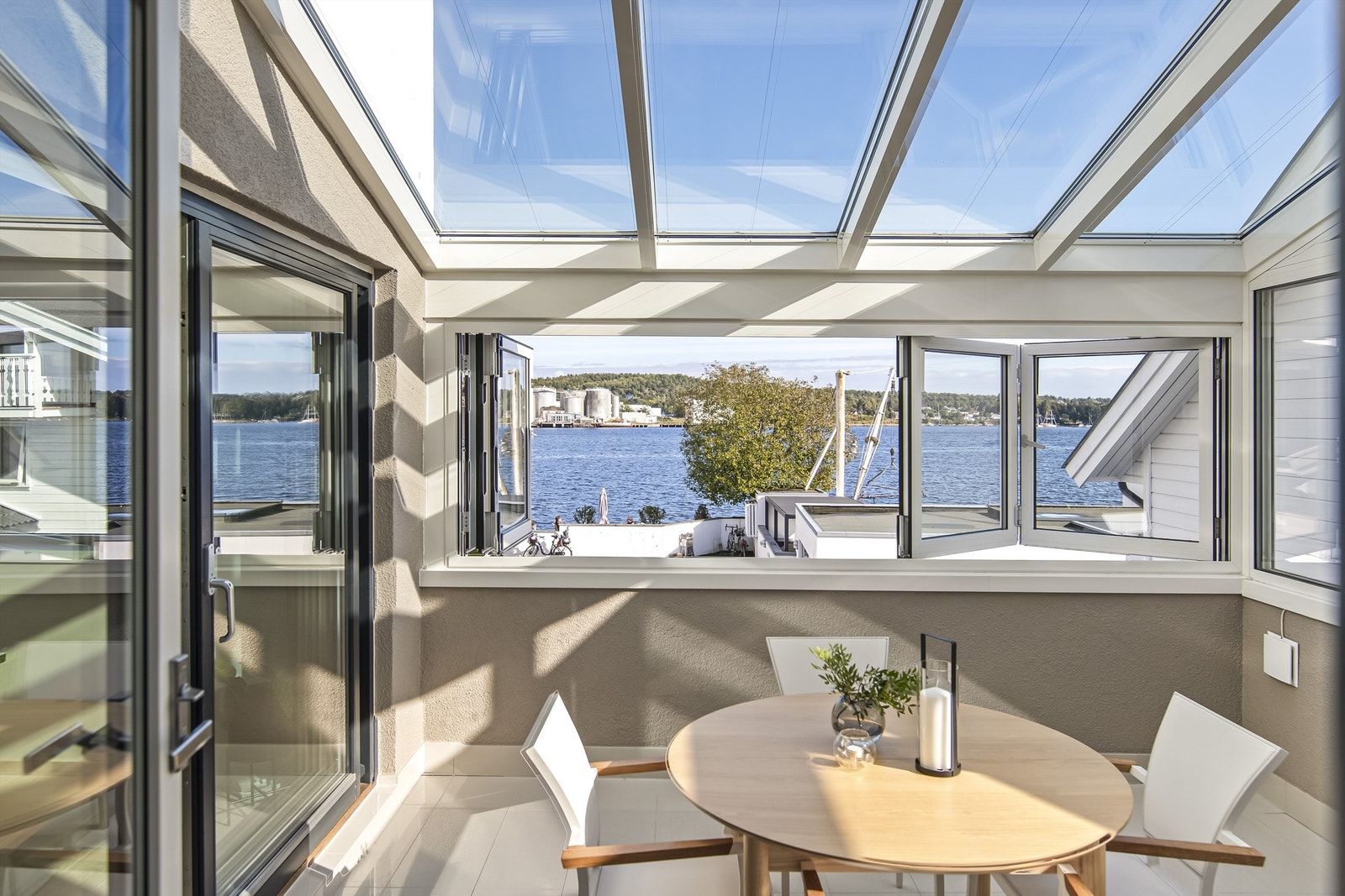 Vinterhagen, som har utgang både fra kjøkken og hovedsoverom, kan fort bli ditt favorittrom Galleribilde