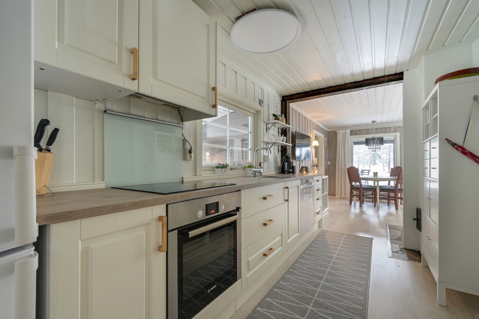 Fra gangen fortsetter vi videre til kjøkkenet Galleribilde