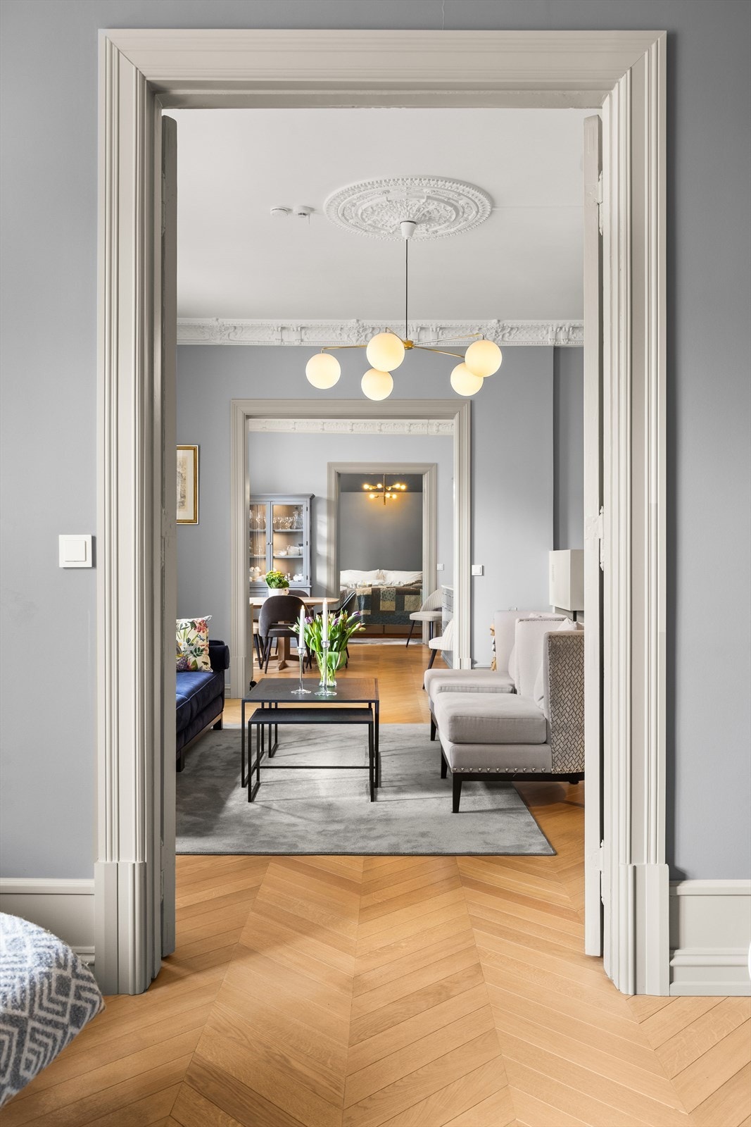 Leiligheten har en generøs takhøyde som gir en god og luftig romfølelse. Galleribilde