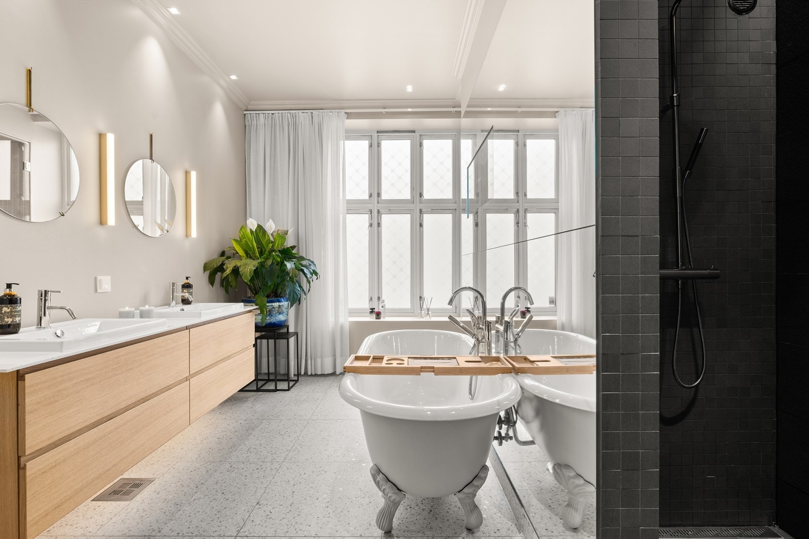 En herskapelig og påkostet selveierleilighet med attraktiv beliggenhet på Majorstuen. Galleribilde