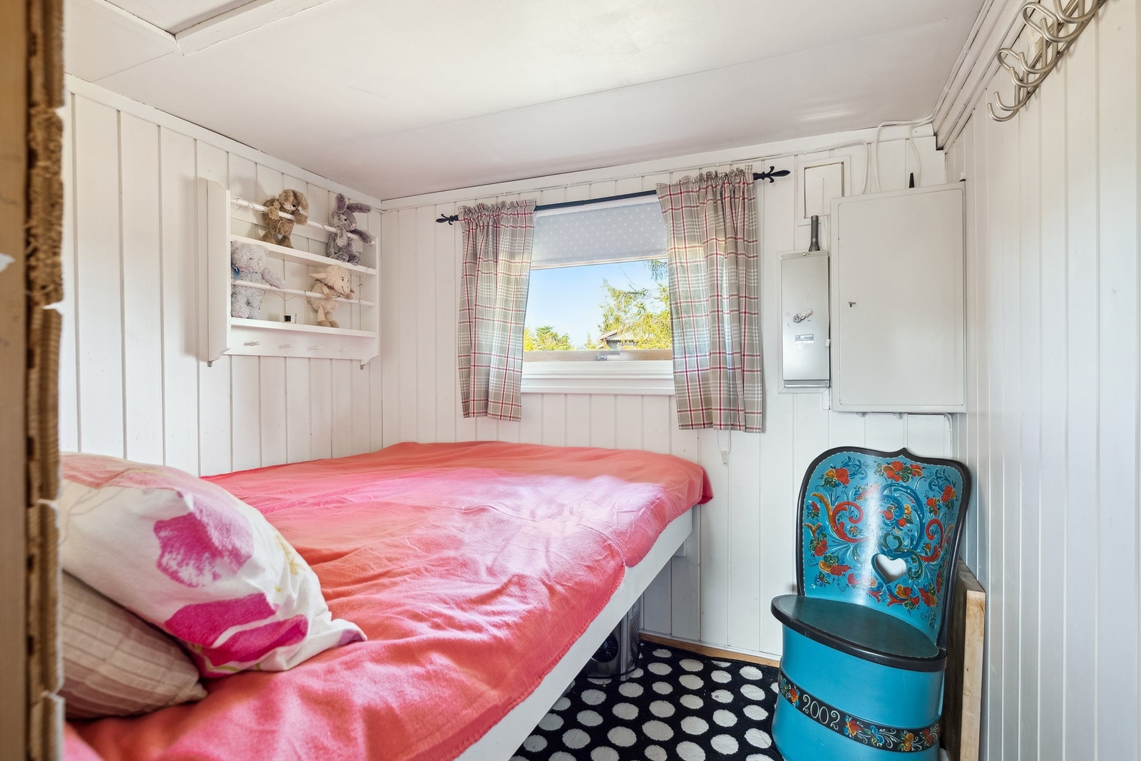 Sovealkoven har plass til dobbeltseng Galleribilde