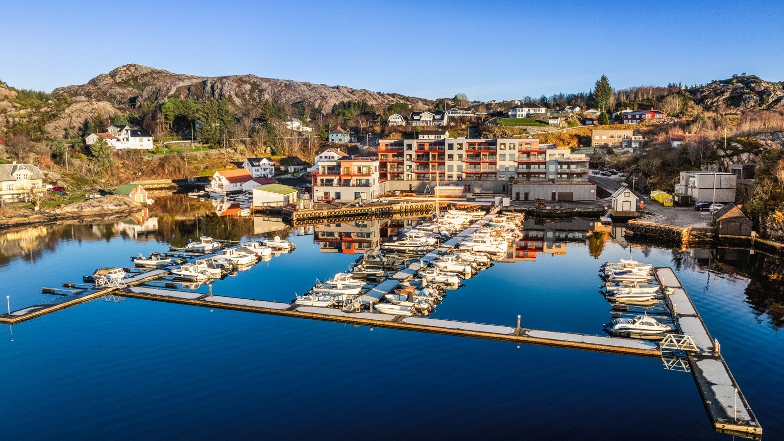Medfølgende en båtplass i felles marina. Galleribilde
