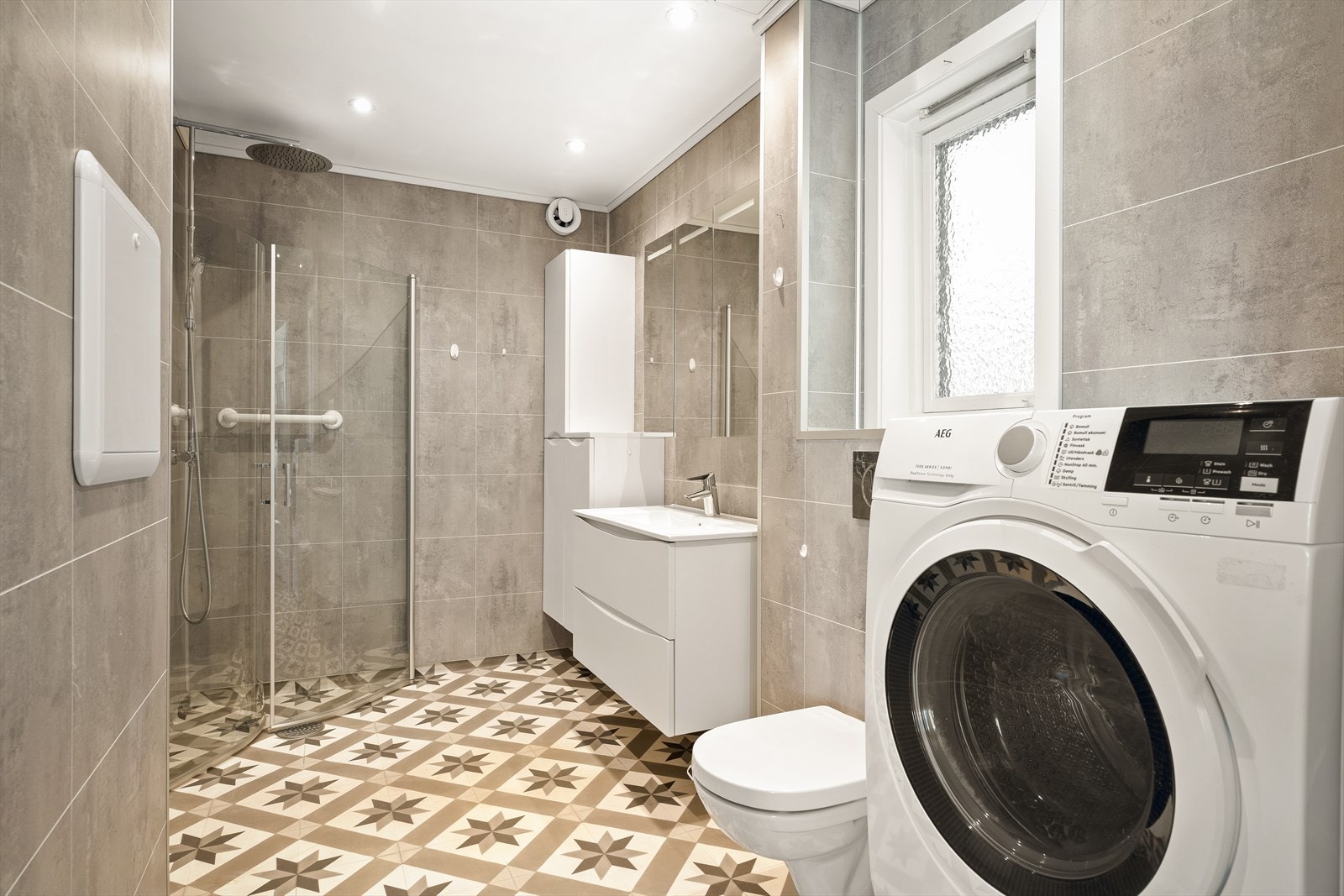 Nyere bad/vaskerom Galleribilde