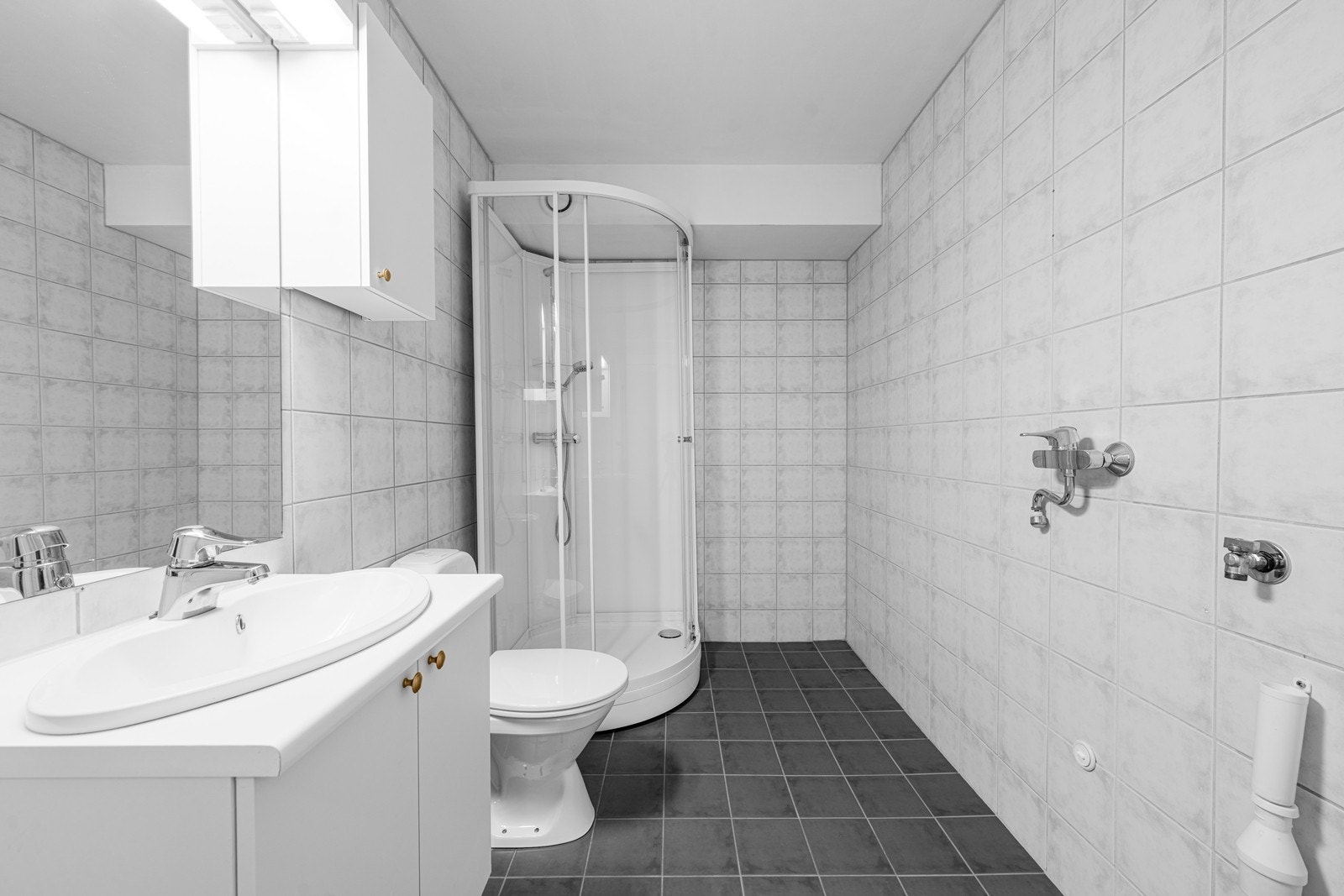 Flislagt bad med varmekabler Galleribilde