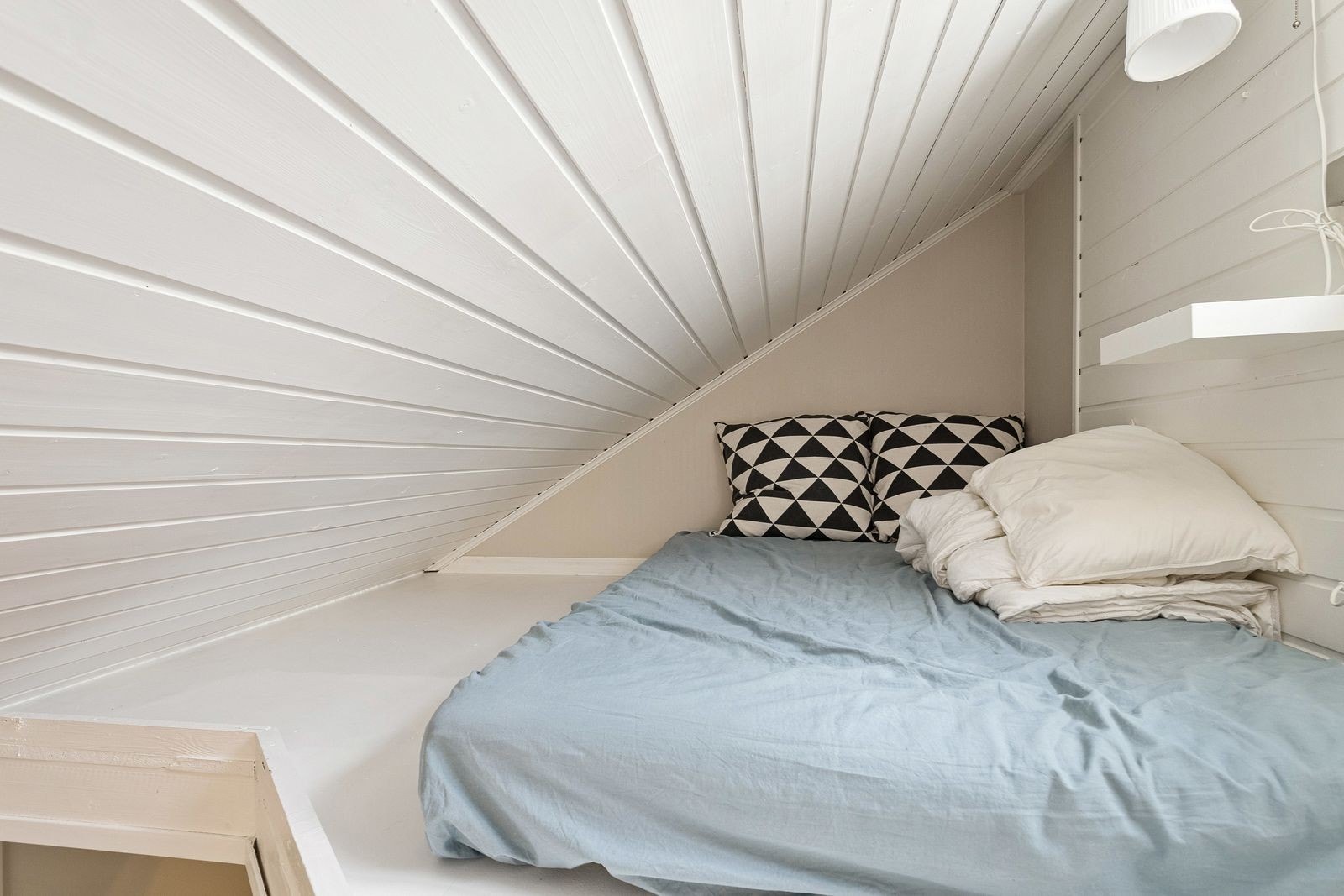 Hemsen har flere bruksområder, og kan enten brukes som soveplass eller til ekstra lagringsplass. Galleribilde