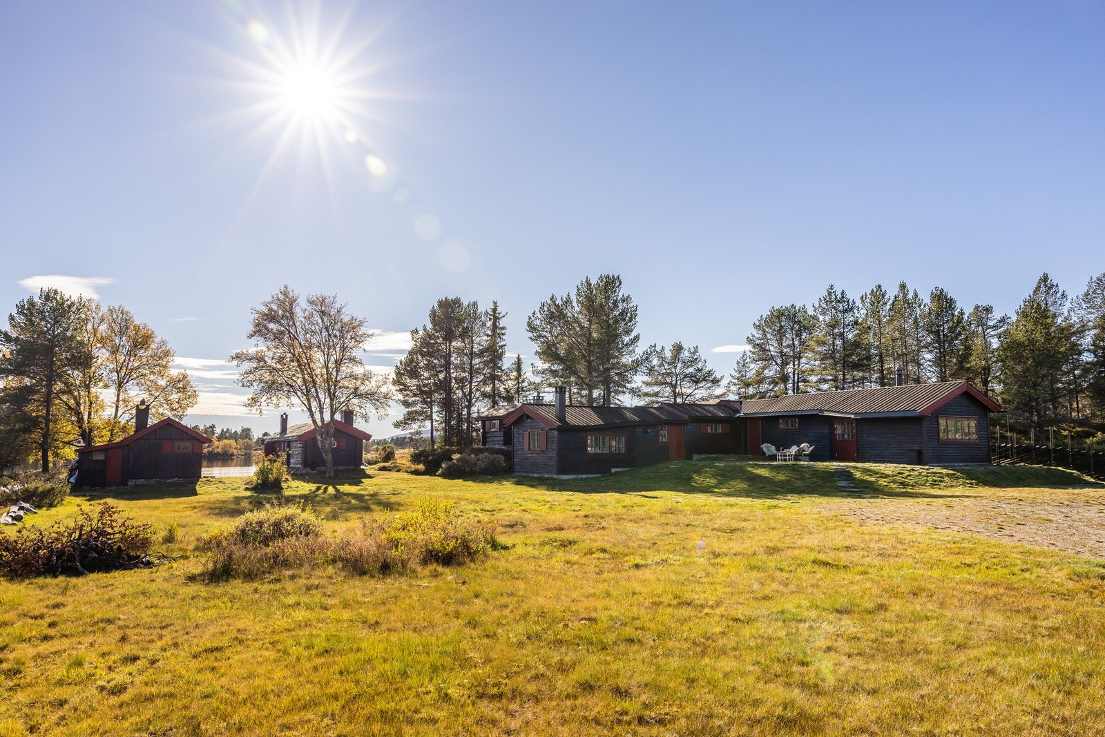 Tomtens størrelse gjør at man opplever området som et privat og uforstyrret hyttetun - helt for seg selv. Galleribilde