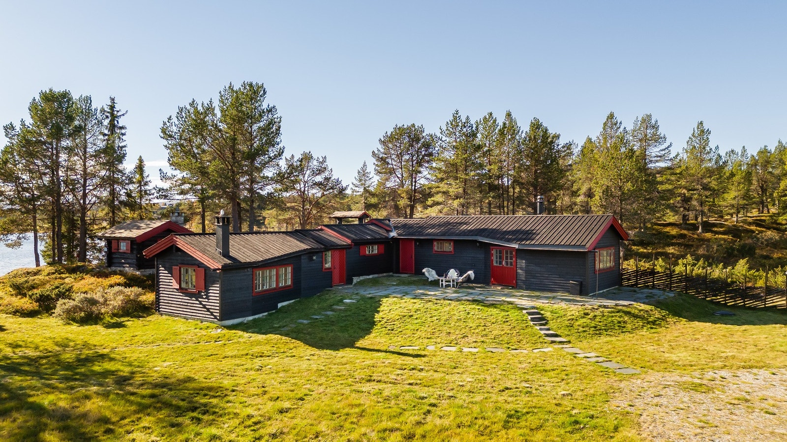 En fantastisk fritidseiendom av de sjeldne, beliggende privat og skjermet til ved Rondane Nasjonalpark. Galleribilde