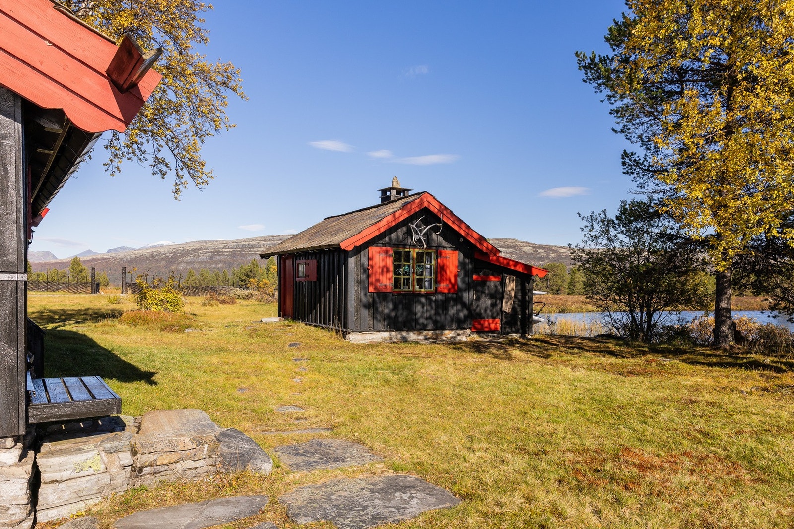 Annekset består av vindfang, toalettrom, et rom benyttet som soverom samt bod. Galleribilde