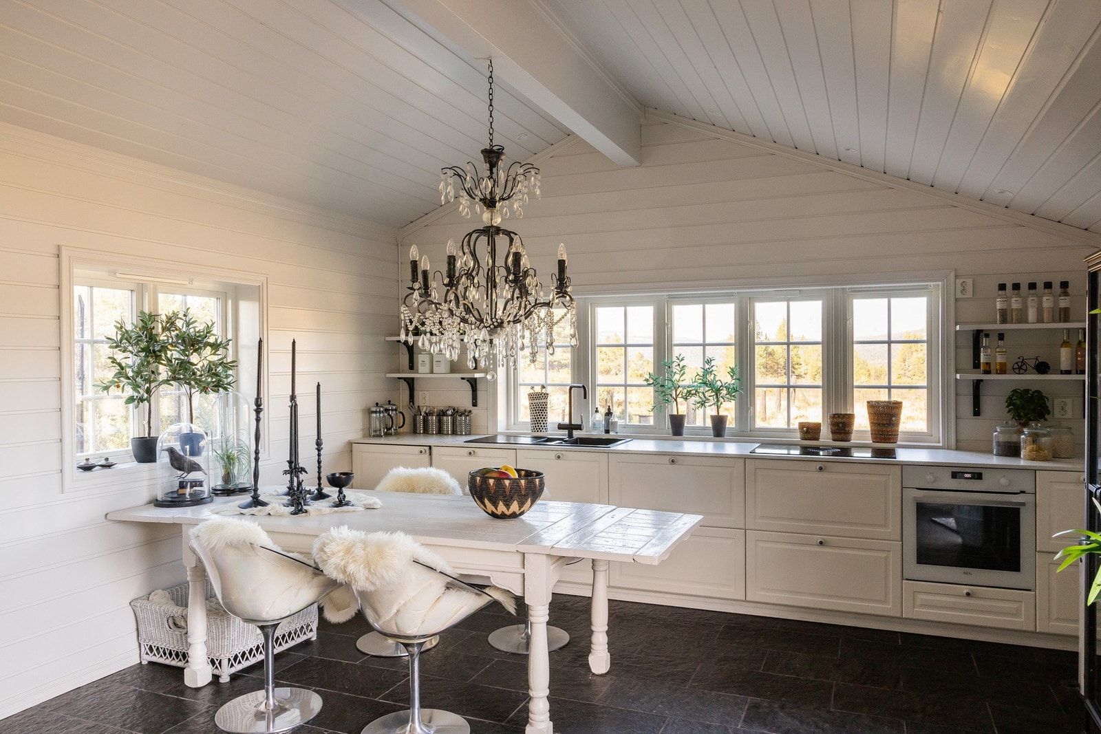 Rommene er oppgradert med gjennomtenkte og solide materialvalg, samtidig som flere av de opprinnelige kvalitetene er bevart. Galleribilde