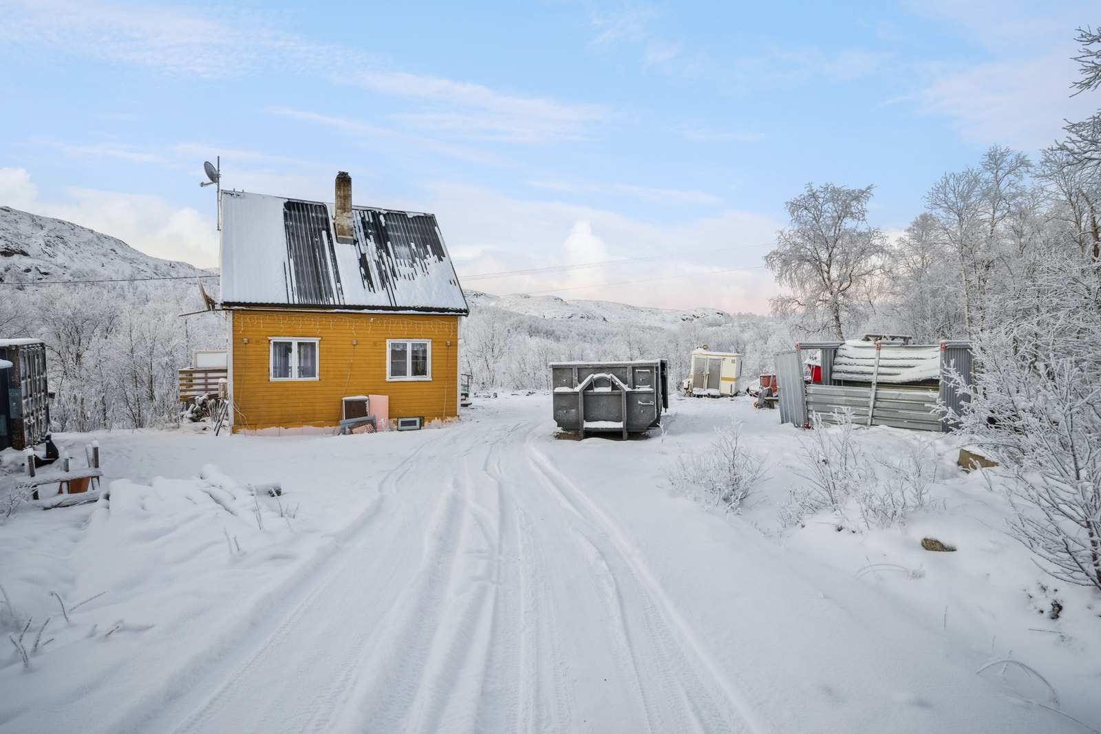 Velkommen til Bugøyfjordveien 2233 - Enebolig med 2 soverom og tomt på ca 3000 m² Galleribilde