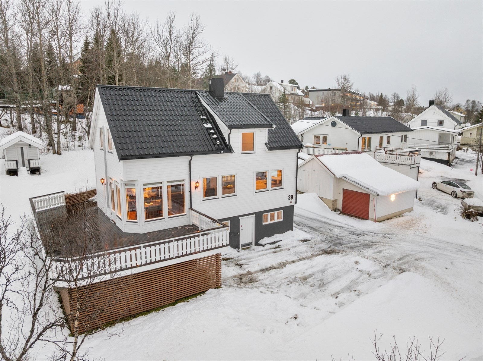 Flott beliggenhet med gangavstand til alt Silsand har å by på; barneskole, barnehage, butikk mm. Galleribilde