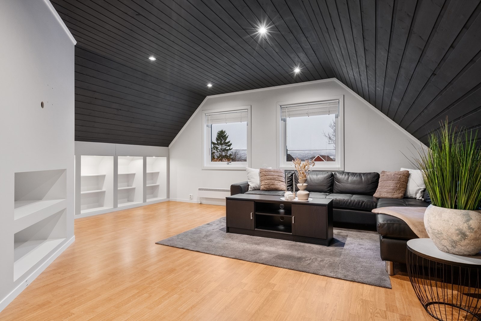 Barn eller tenåringer i hus? Loftstuen byr på ekstra oppholdsrom for store og små. Galleribilde