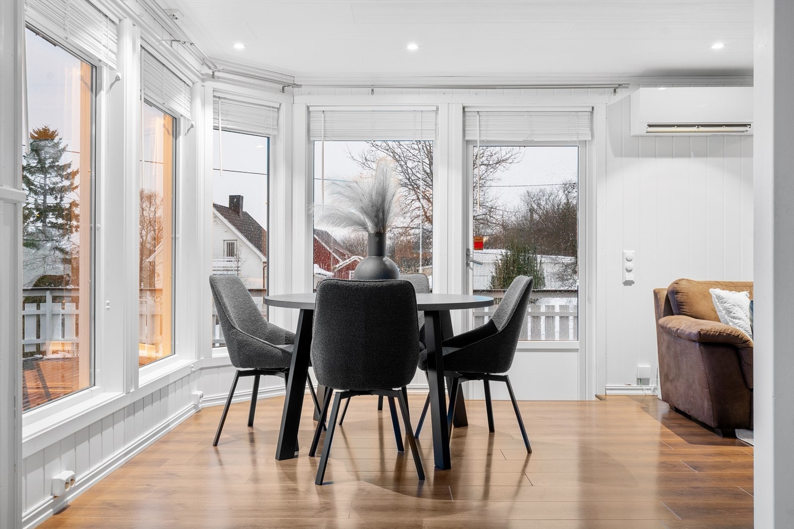 Stue i 1. og 2.etasje er tilbygd/utvidet i 2007. Galleribilde