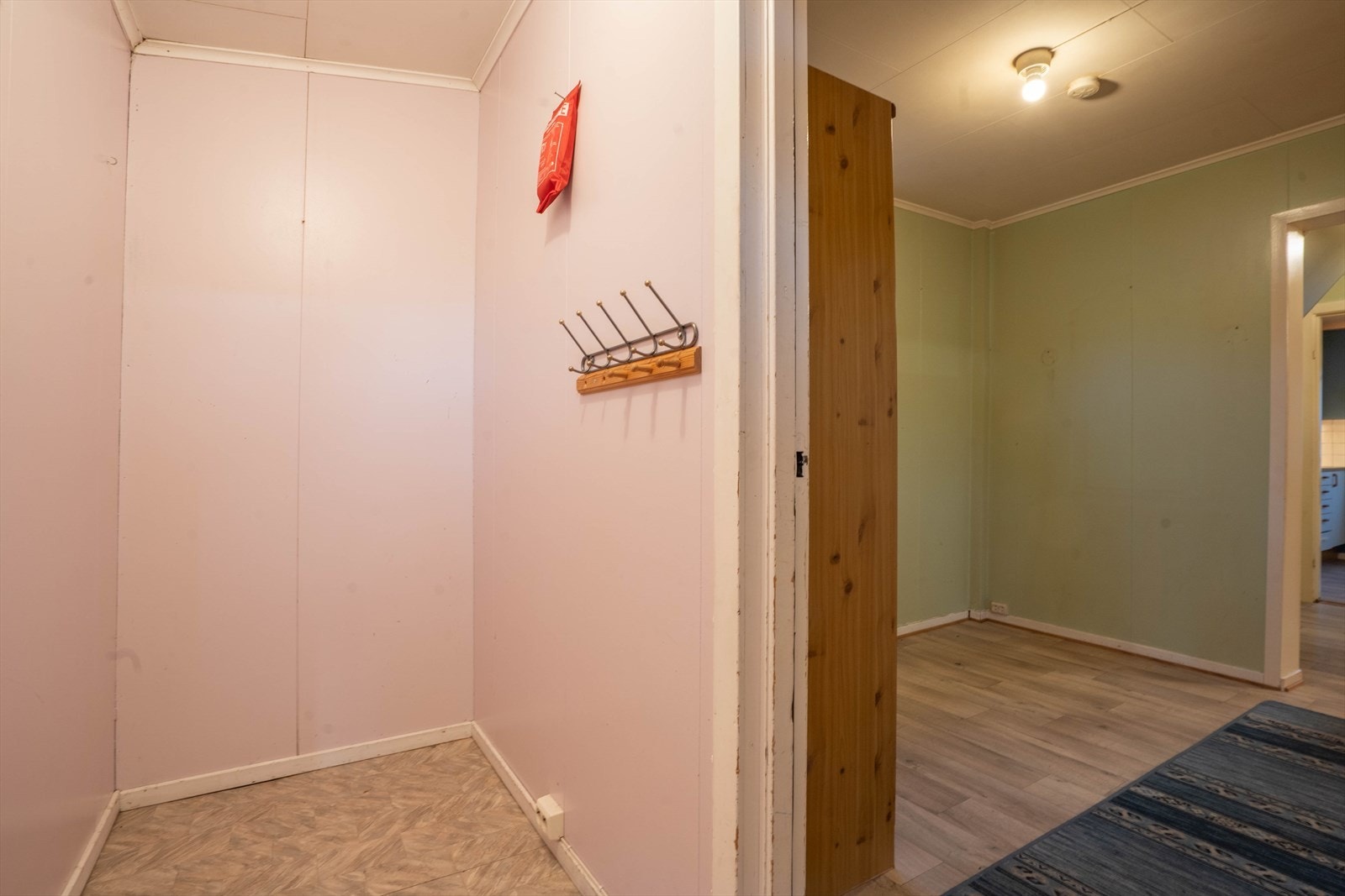 Videre inn fra vindfang kommer du til hallen. Galleribilde