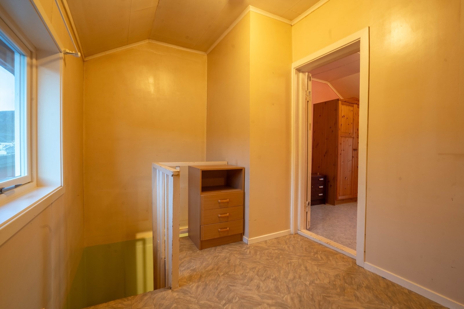 Trappegang sett inn til soverom 3. Galleribilde