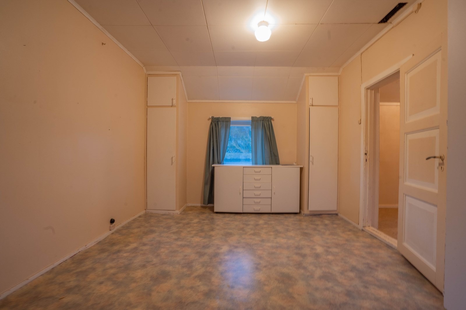 Soverom 2 i 2.etg. Sett mot trappegangen. Galleribilde