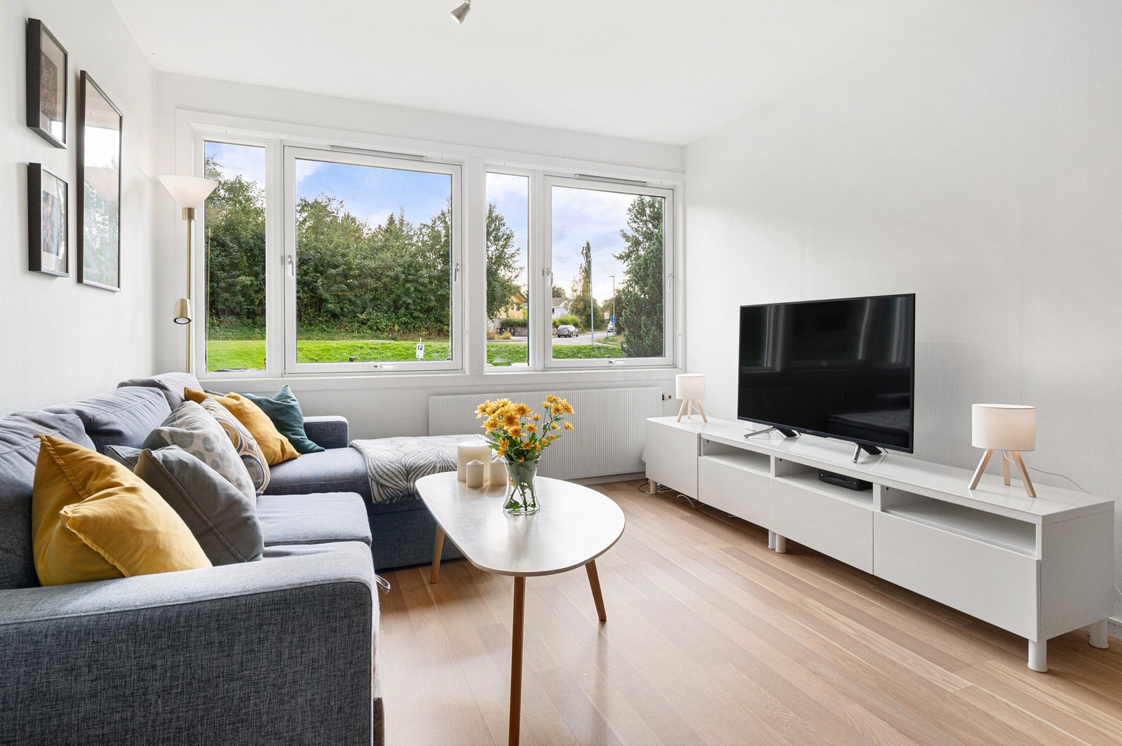 Leiligheten holder en fin standard, og har godt med lyslinnslipp fra store vindusflater. Galleribilde