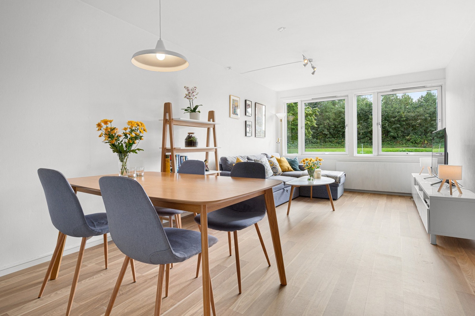 Størrelse på stue gjør det enkelt å innrede etter eget ønske. Galleribilde