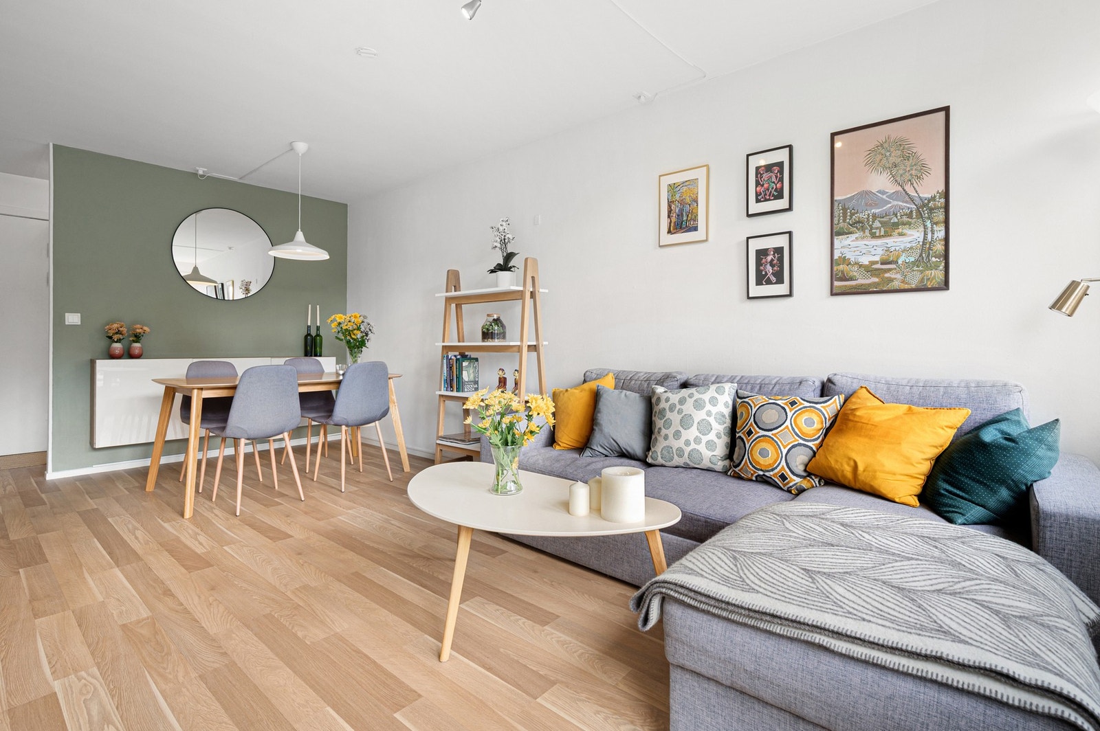 Velkommen inn. Leiligheten har en funksjonell planløsning med gode innredningsmuligheter. Galleribilde