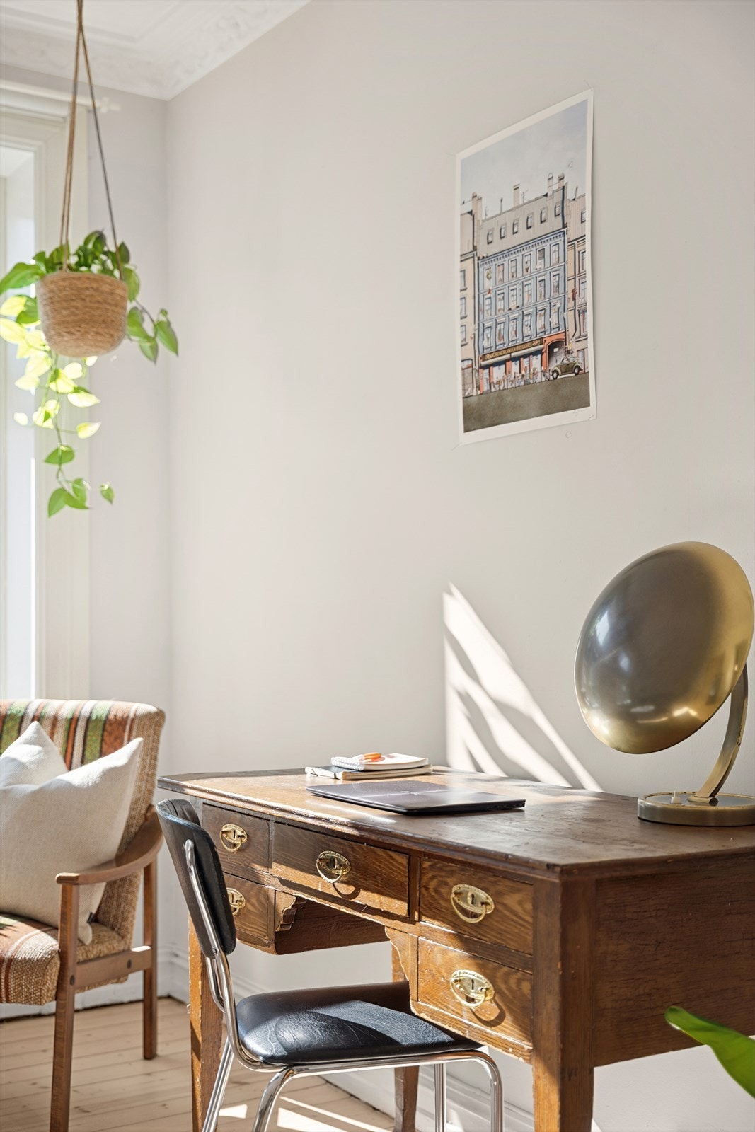 Boligen er lysmalt slik at man enkelt kan sette sitt eget preg på leiligheten. Galleribilde