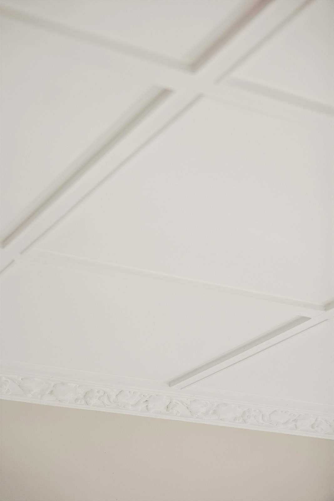 Boligen byr på en rekke klassiske detaljer som stukkatur og listverk i taket. Galleribilde