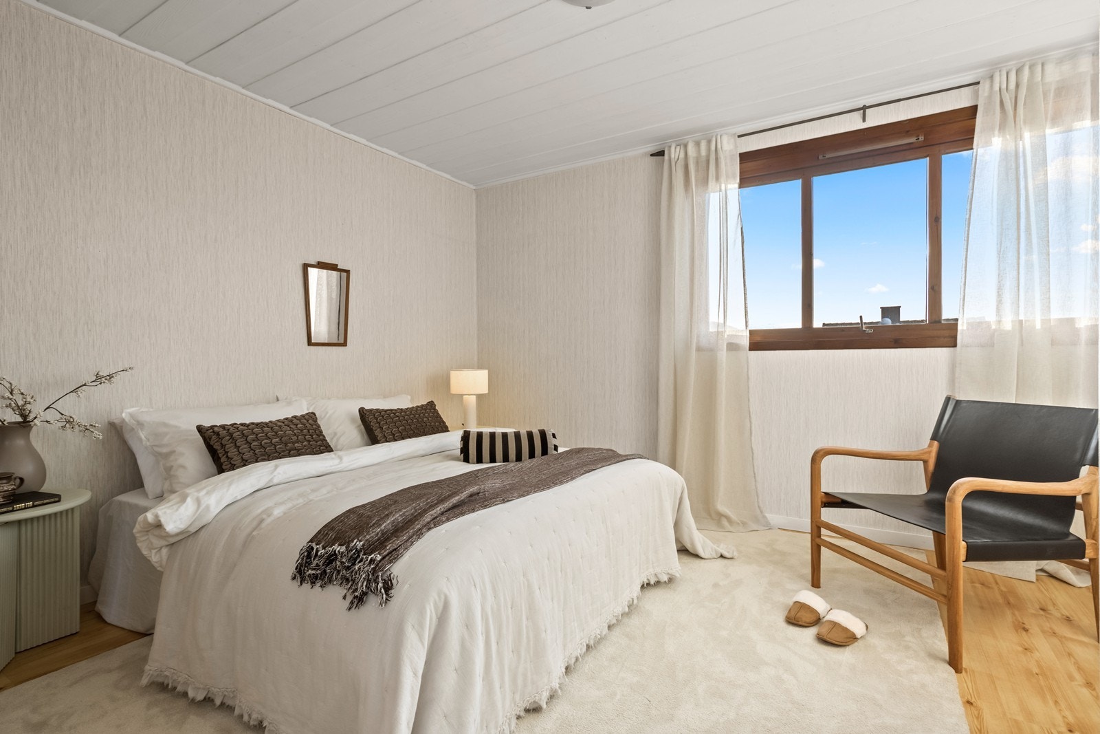 Gulv av parkett gir en solid og varig overflate. Galleribilde