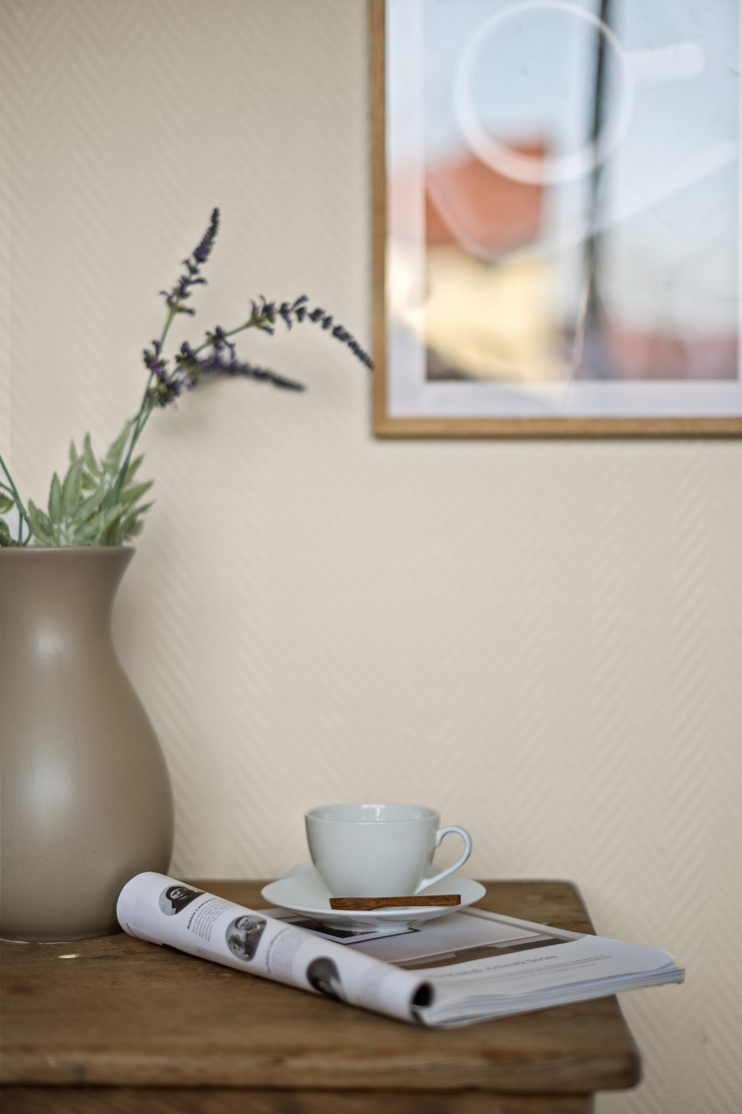 Veggene er kledd med tapet, som gir en klassisk overflate. Galleribilde