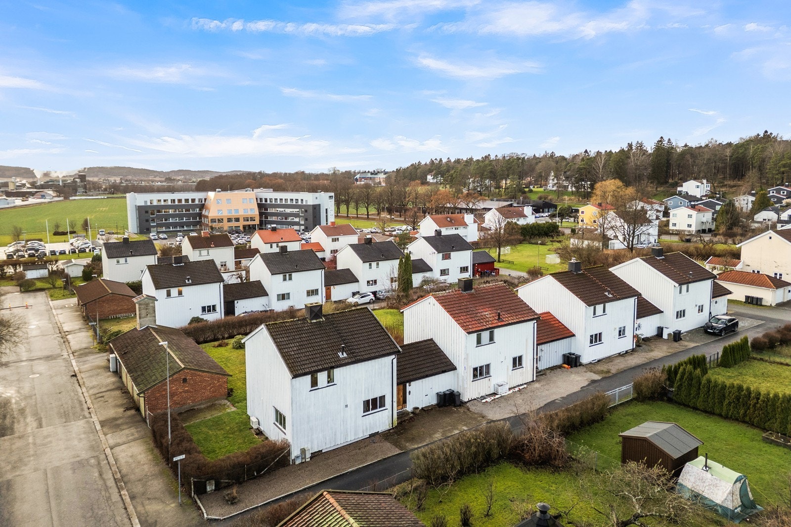 Boligen ligger i gangavstand til Sarpsborg sentrum og nødvendige fasiliteter. Galleribilde