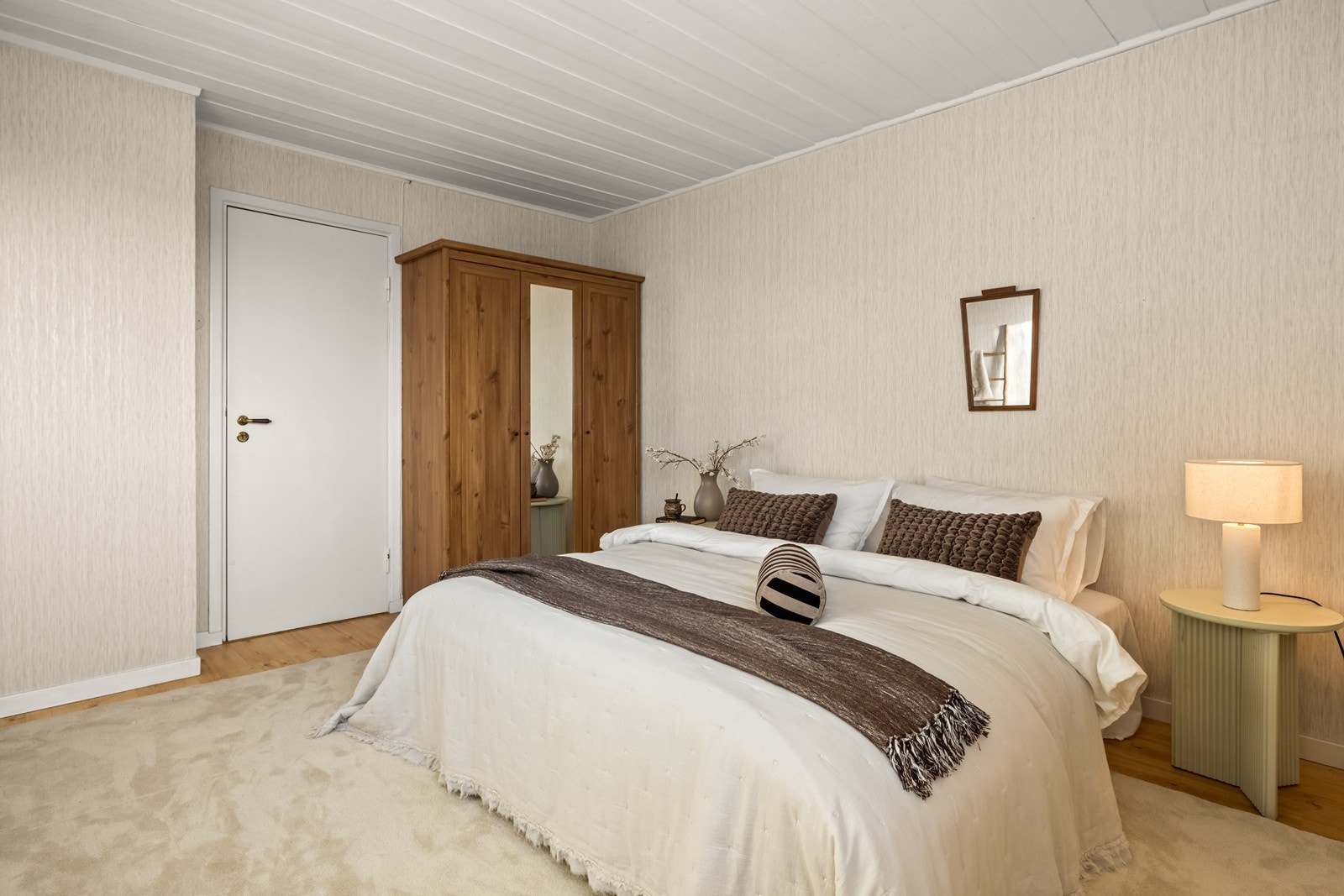 Plass til dobbeltseng og garderobe i soverom 3. Galleribilde