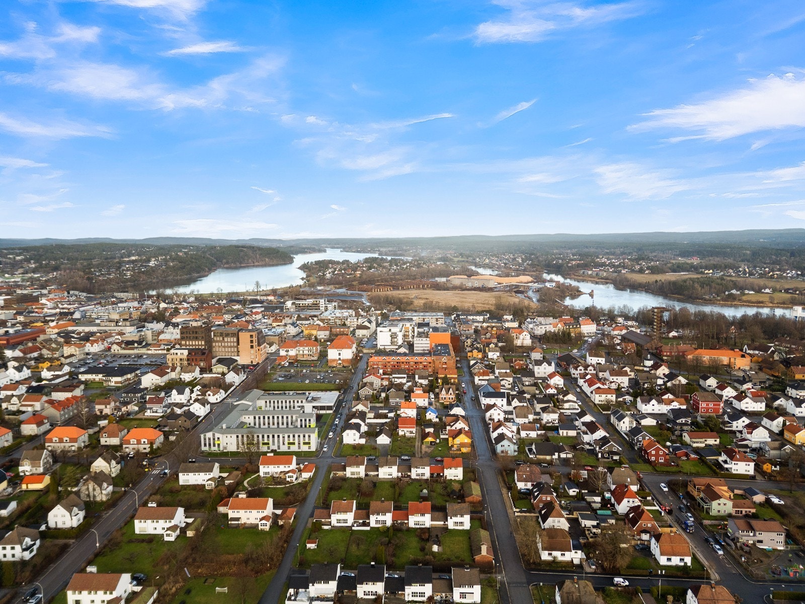Panoramautsikt over nærområdet gir et godt inntrykk av beliggenheten nær Kulåsparken og sentrum. Galleribilde