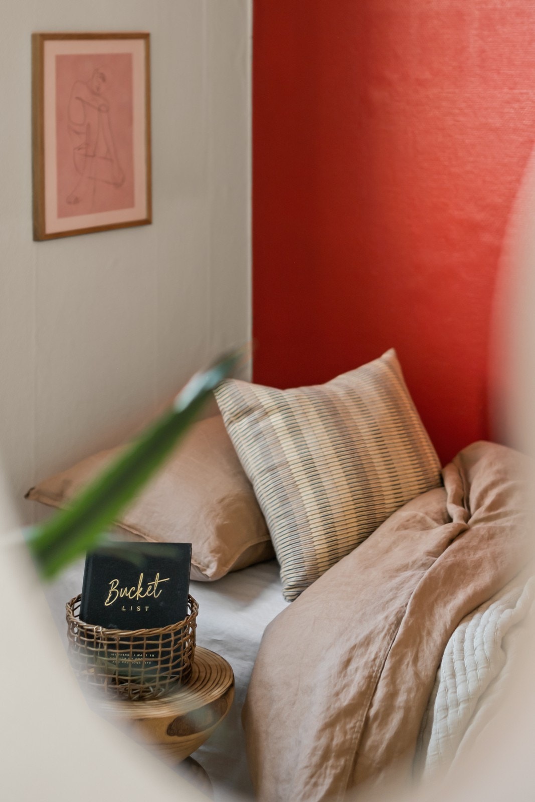 Detaljer som kunst på veggene gir rommet et personlig preg. Galleribilde