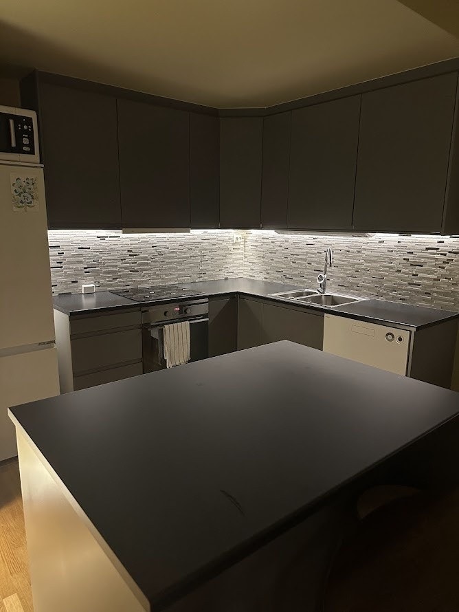 Kjøkken med kjøkkenøy! Galleribilde