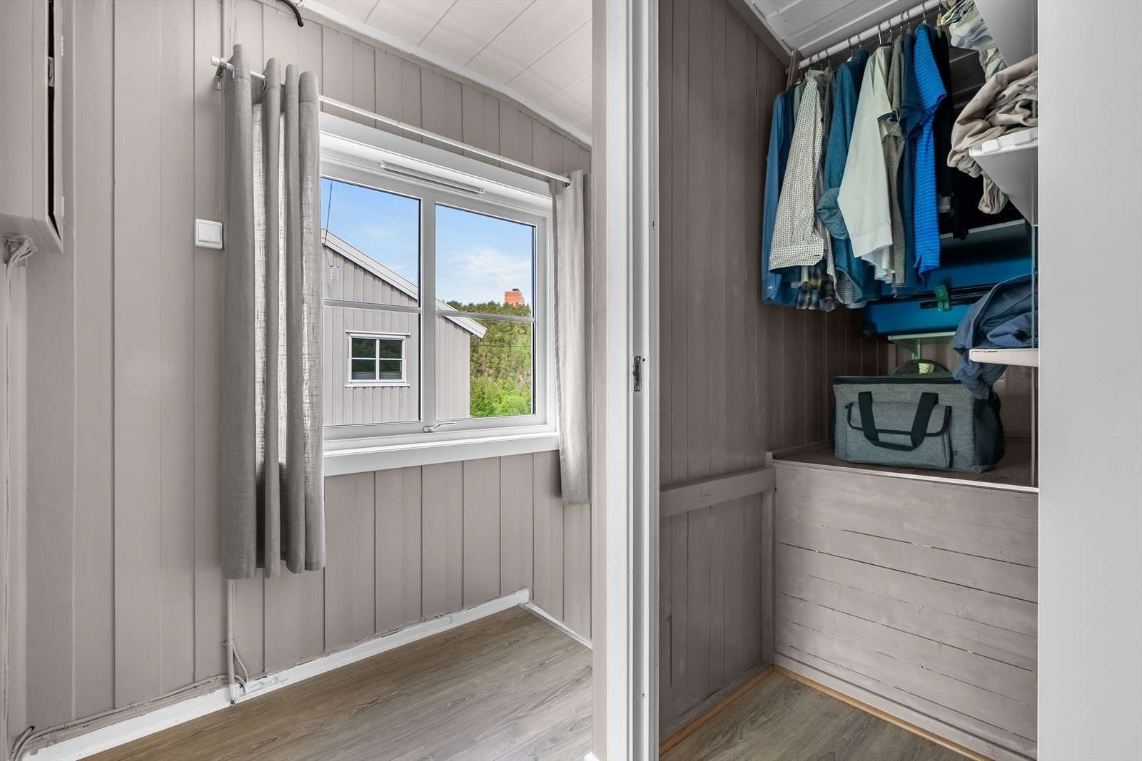 Trappegang i 2.etasje har en praktisk bod. Galleribilde